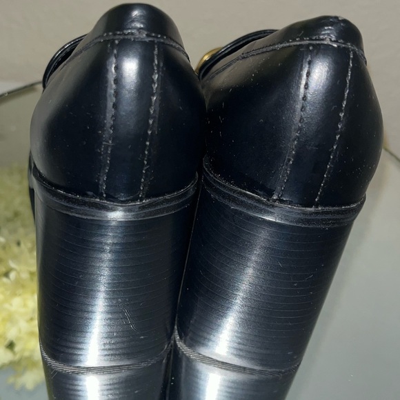 Marc Fisher Women's Harlae Pump, black with goldtone hardware - Picture 4 of 10